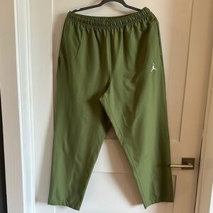 Jordan essentials Men's cropped Green pants